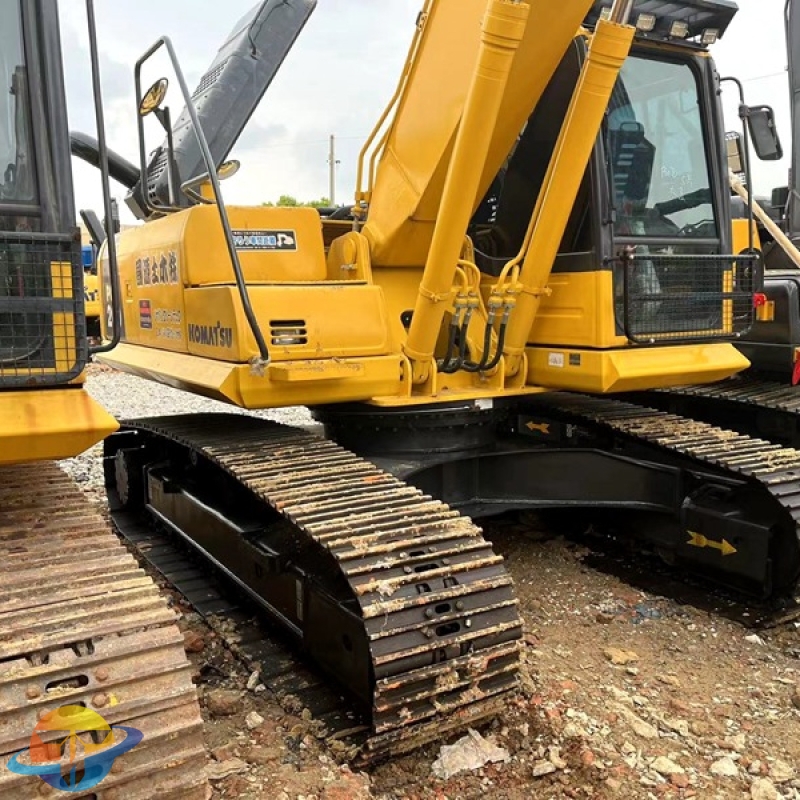 Second hand Komatsu PC200-8 excavator original working time low price cheap