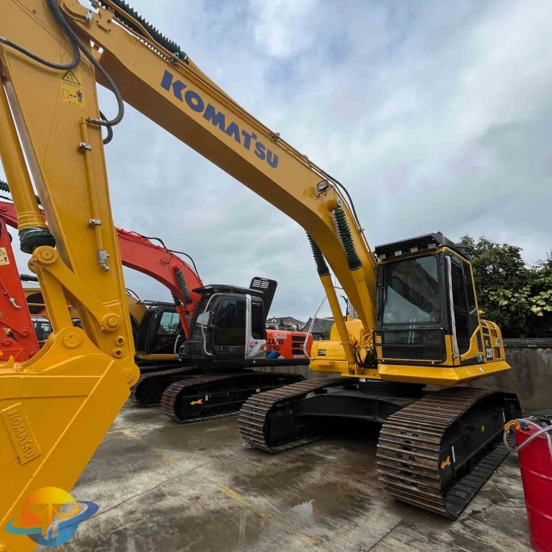 Second hand original Japanese high quality Komatsu pc220 crawler excavator with core motor engine gearbox gear parts for sale.
