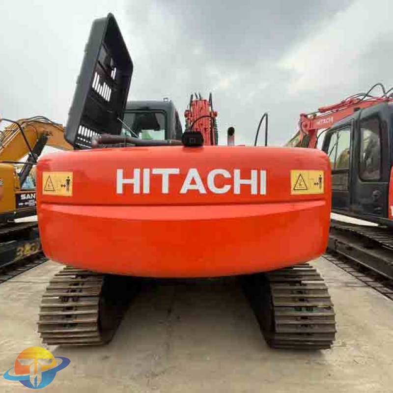 Hitachi EX120 crawler excavator: high stability and operator comfort.
