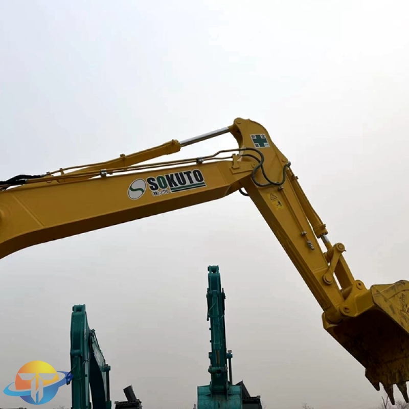 Cheap second-hand Komatsu PC240-8 excavator large equipment is hot selling