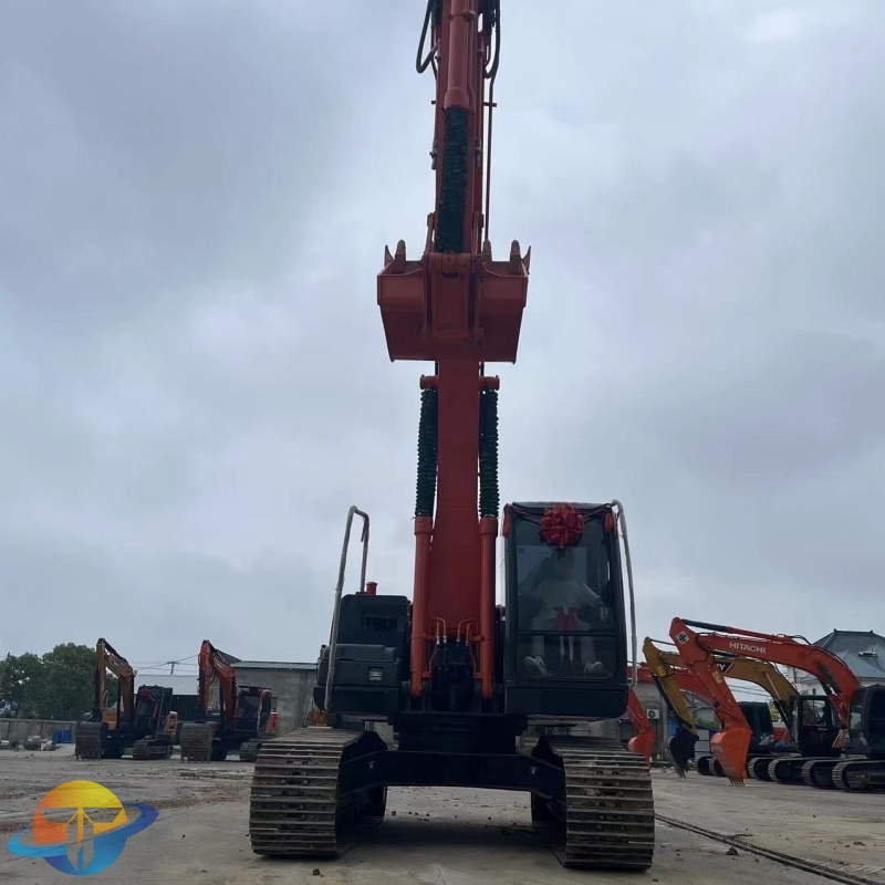 Well-maintained second-hand excavator Hitachi ZX210-3 excavator is cheap and easy to operate
