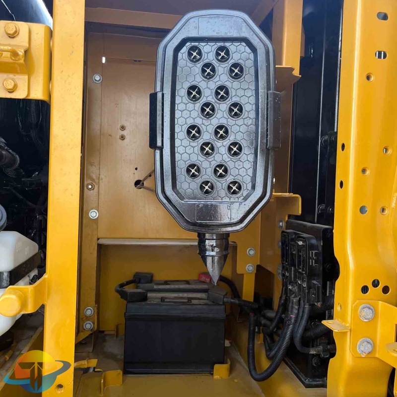 2022 genuine Caterpillar 323 excavator used construction machinery in good condition for sale.