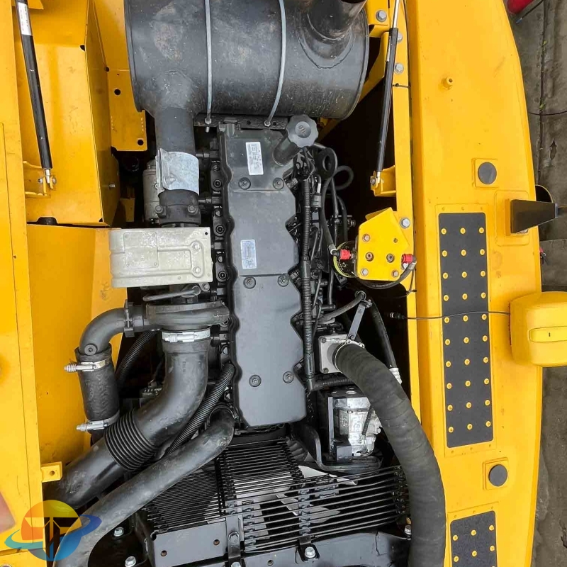 Second hand original Japanese high quality Komatsu pc220 crawler excavator with core motor engine gearbox gear parts for sale.
