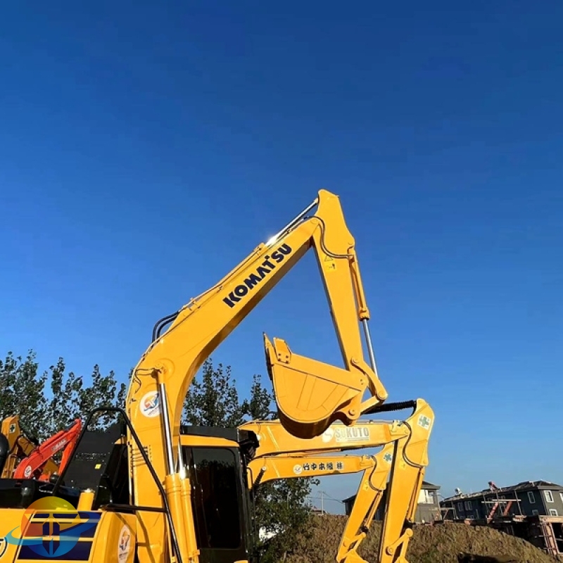 Komatsu PC130-7 excavator small excavator used construction machinery for sale