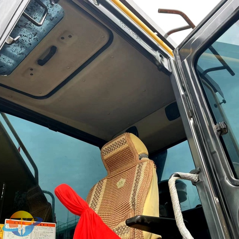 Komatsu PC220-8 excavator second-hand excavator environmental protection low energy consumption good price