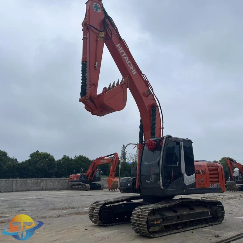 Well-maintained second-hand excavator Hitachi ZX210-3 excavator is cheap and easy to operate