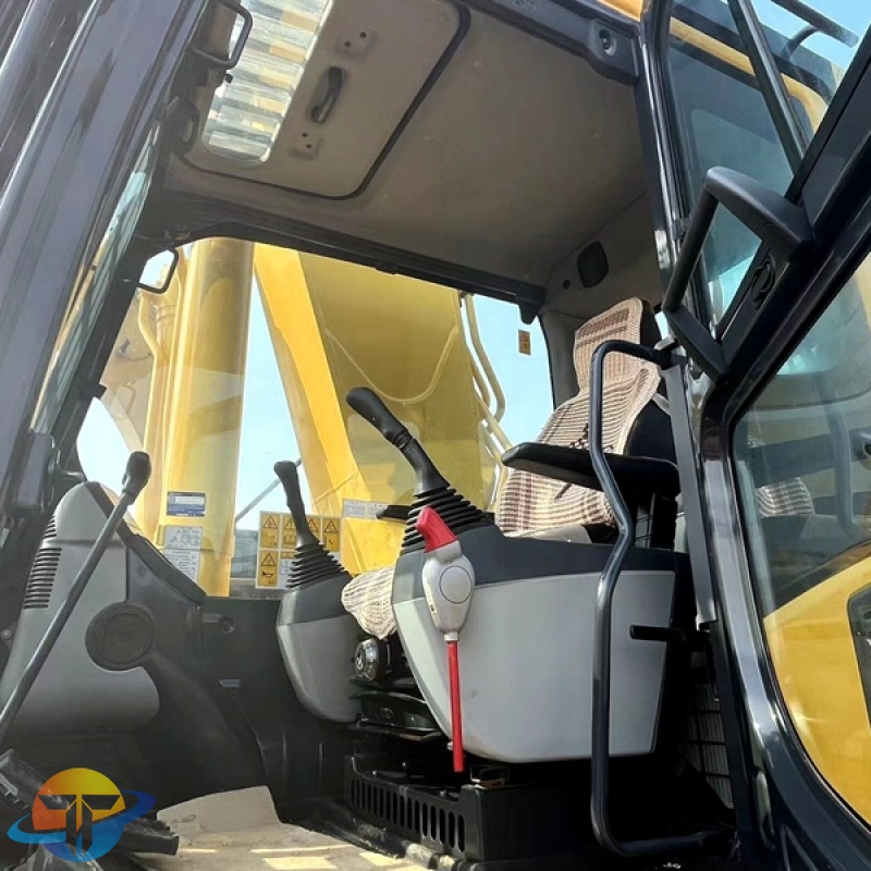 Used Komatsu PC400-8 excavator earthmoving machine in good condition