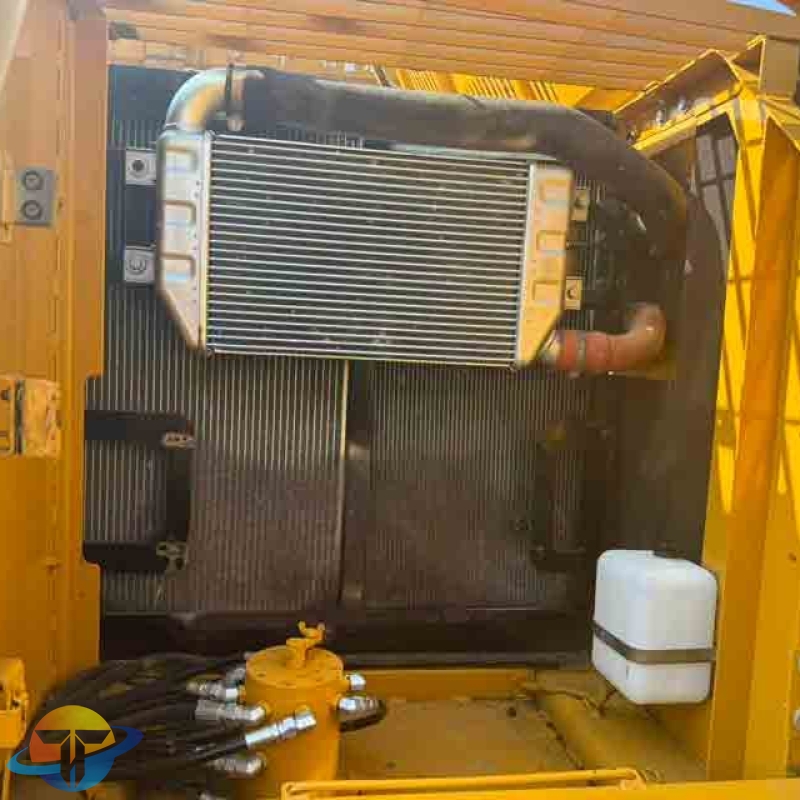 Selected used Caterpillar 320CL excavators, Japanese-made hydraulic excavators, are available for sale.