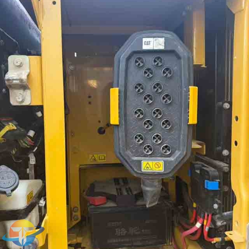 The Caterpillar CAT323 high-spec excavator, a powerful large-scale heavy-duty engineering equipment, is available for immediate sale.