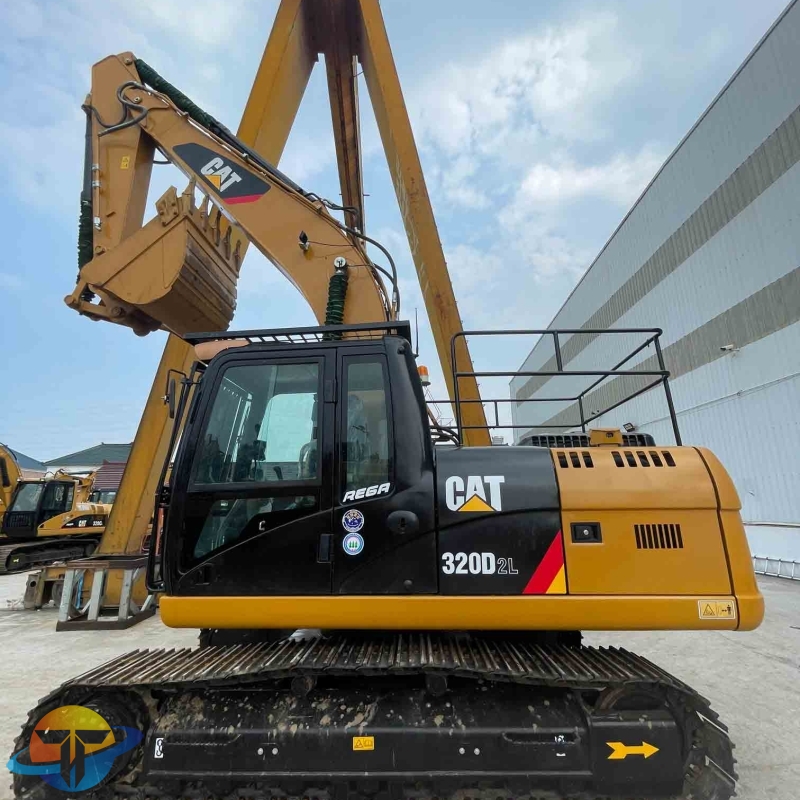 Caterpillar 320D2L excavator in good condition. Used earthmoving machinery. Professionally repaired and ready for delivery.