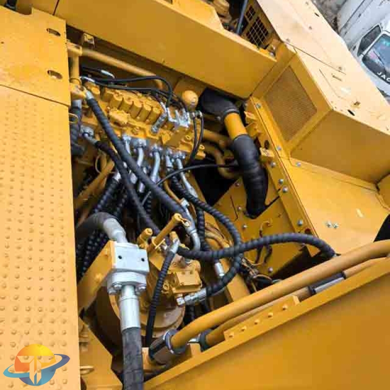 Caterpillar CAT336 excavator, a hydraulic crawler excavator used for heavy construction and mining.