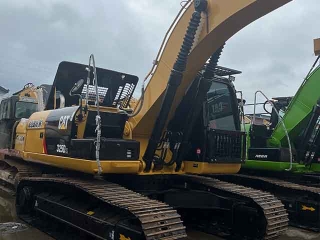 A used Caterpillar 325D2L Japanese crawler excavator with a C7 engine is now available for sale at a competitive price.