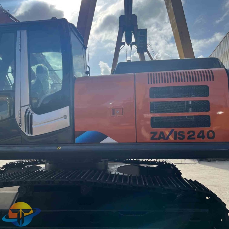 Japan-made Hitachi ZX240 hydraulic crawler excavator used excavator is in stock and is selling well.