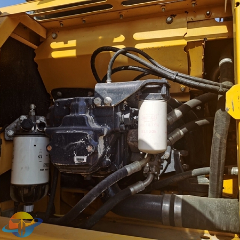 Used Komatsu PC200-8 excavator original low price