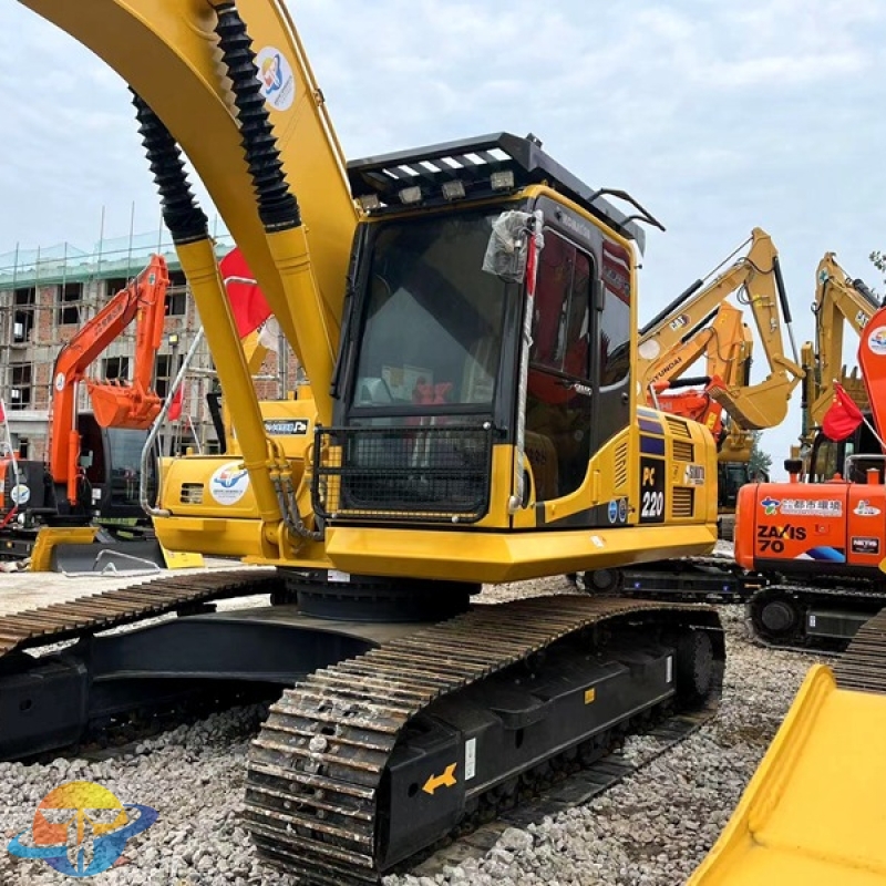 Komatsu PC220-8 excavator second-hand excavator environmental protection low energy consumption good price