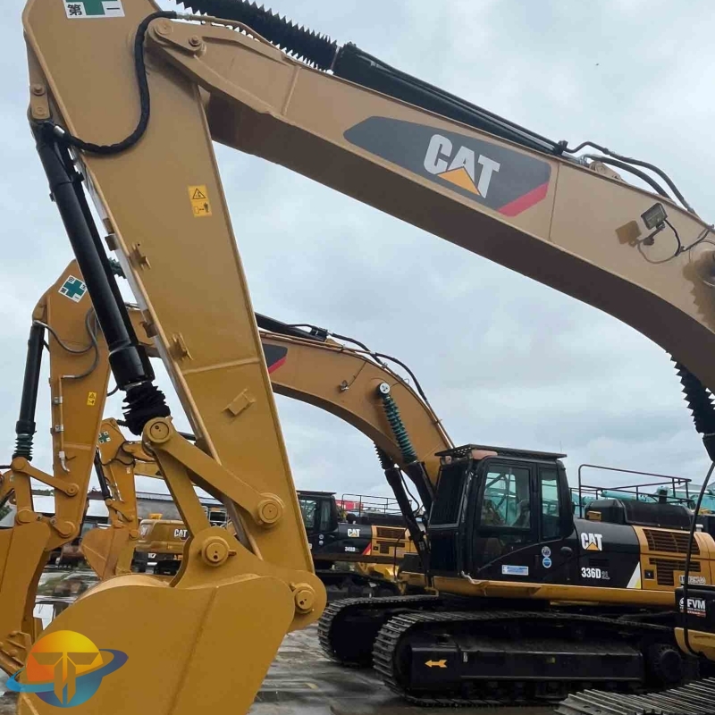 Used Caterpillar 320D2L crawler excavator with high quality engine and low consumption in good condition for sale.