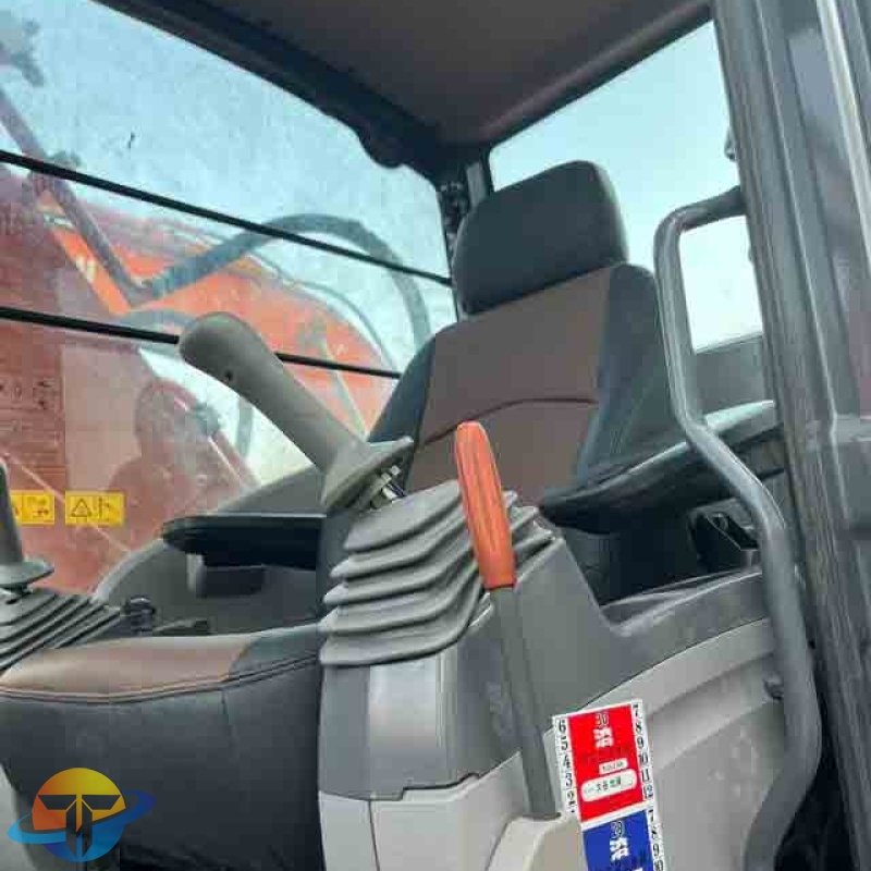 Original used Hitachi 200 excavator, high-quality earthmoving machinery for sale.