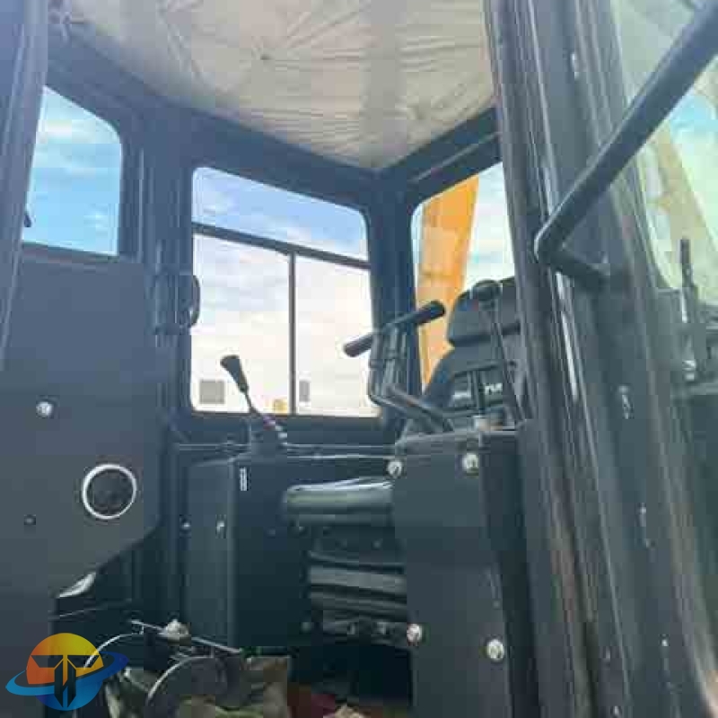 High-quality used Shantui SD13S bulldozers are selling briskly.