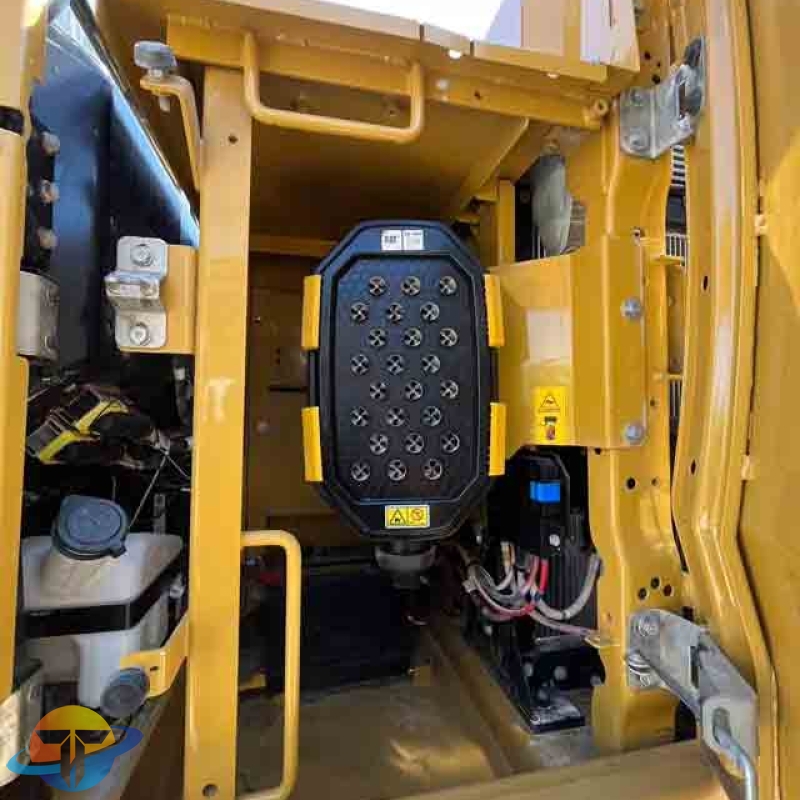 Caterpillar 330 high-spec excavator with strong power output and in good condition; used tracked excavator for sale.