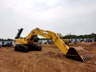 Komatsu PC300-7 excavator