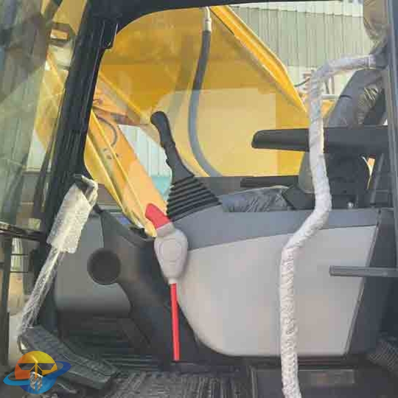 Well-maintained Komatsu PC220 excavators, used construction tracked excavators are available for immediate sale.