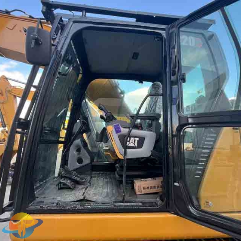 Caterpillar CAT320 high-spec used excavators have high value and high returns and are currently selling well.