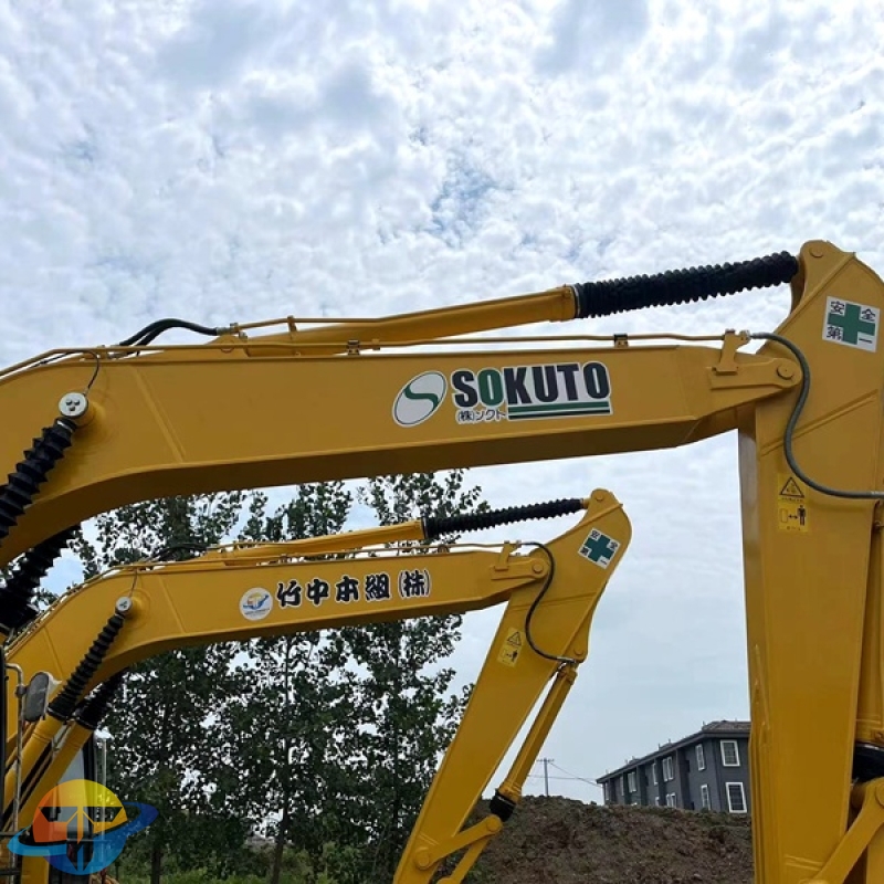 Komatsu PC220-8 excavator second-hand excavator environmental protection low energy consumption good price