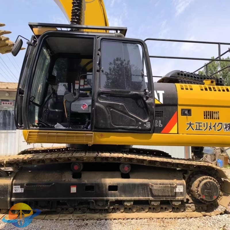 Well maintained second-hand excavator Caterpillar 329D2L excavator is cheap and easy to operate