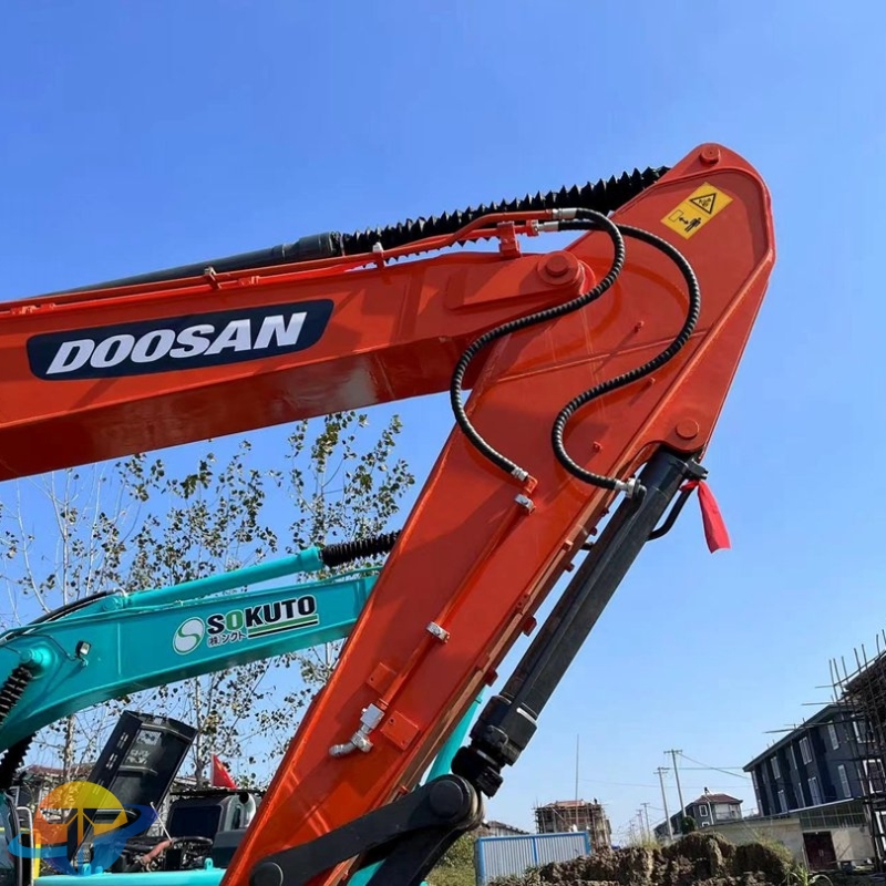 Used excavator Doosan DX300 excavator excavator heavy equipment cheap price low energy consumption