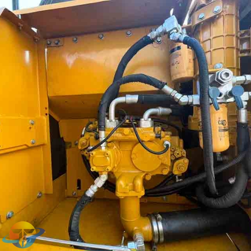 Used construction machinery, original imported Caterpillar direct injection 323D2L excavator, is selling briskly in the factory.