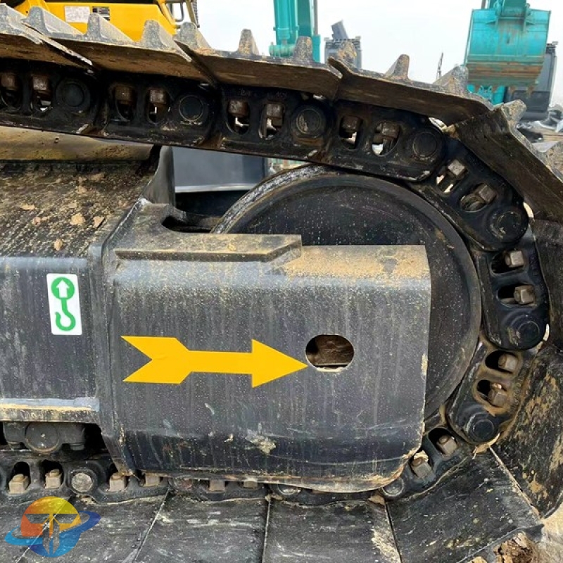 Cheap second-hand Komatsu PC240-8 excavator large equipment is hot selling