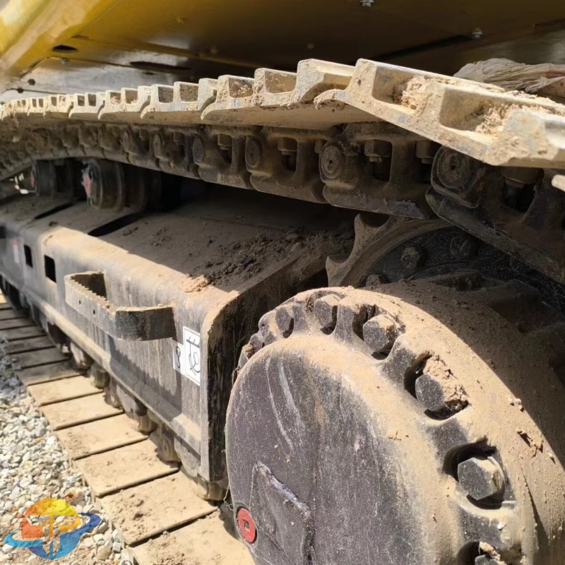 Well maintained second-hand excavator Caterpillar 329D2L excavator is cheap and easy to operate