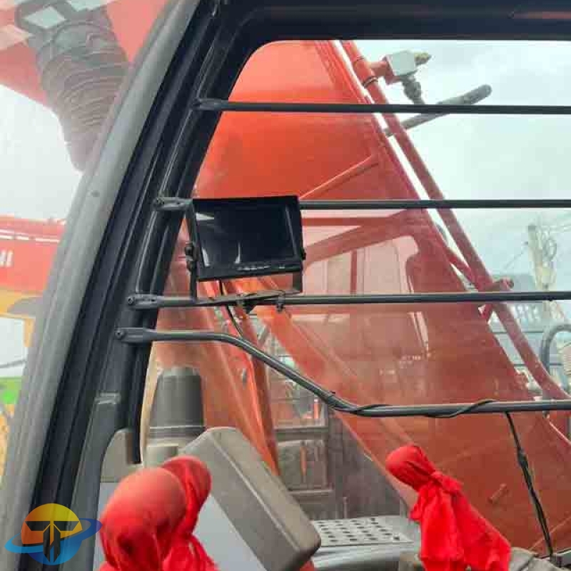 Hitachi EX120 crawler excavator: high stability and operator comfort.