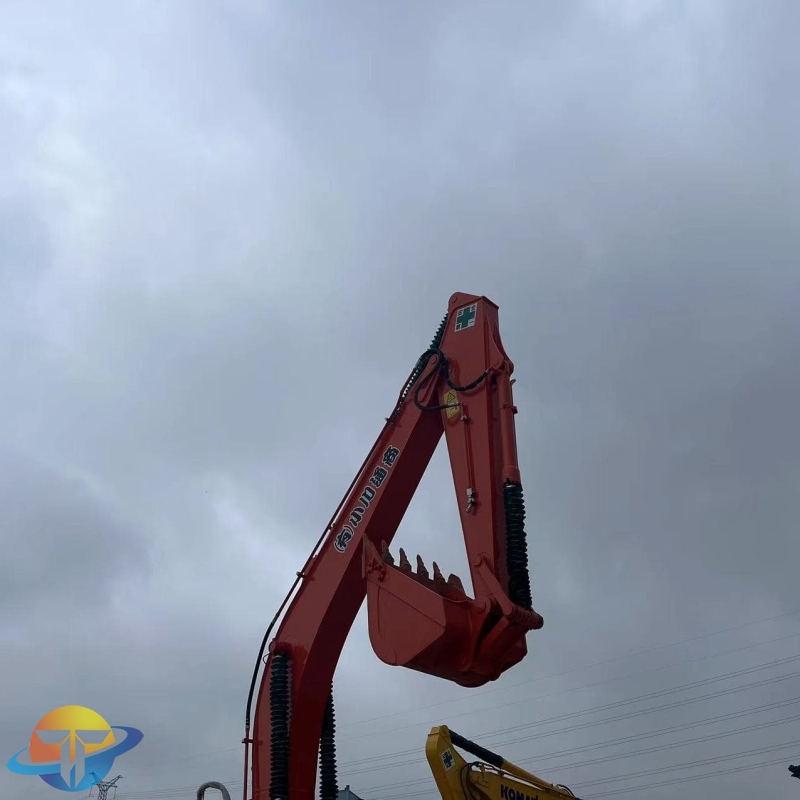 Well-maintained second-hand excavator Hitachi ZX210-3 excavator is cheap and easy to operate
