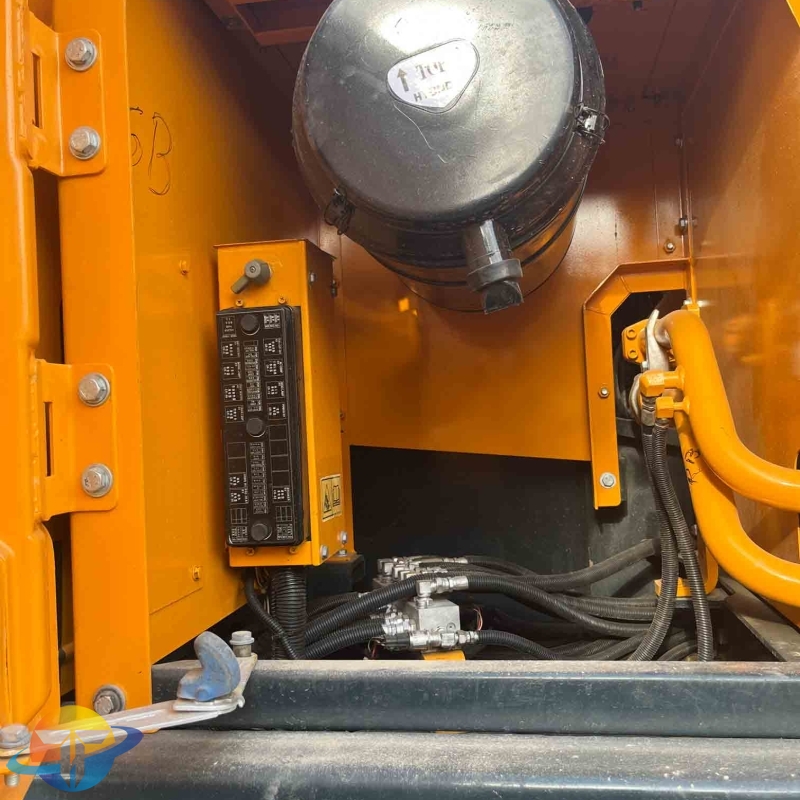 Hot selling brand Hyundai 305LC-9T excavator with high quality for sale with core components hydraulic construction machinery for sale.