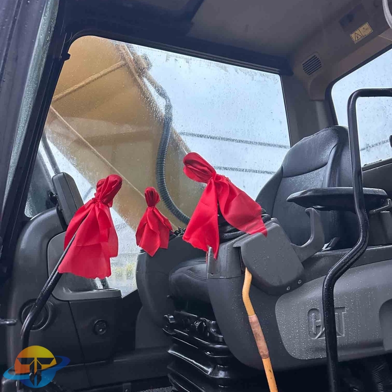 Original Japanese-Built CAT 320D2L Excavator: An Exceptional, Top-Tier Model Now Available for Sale.