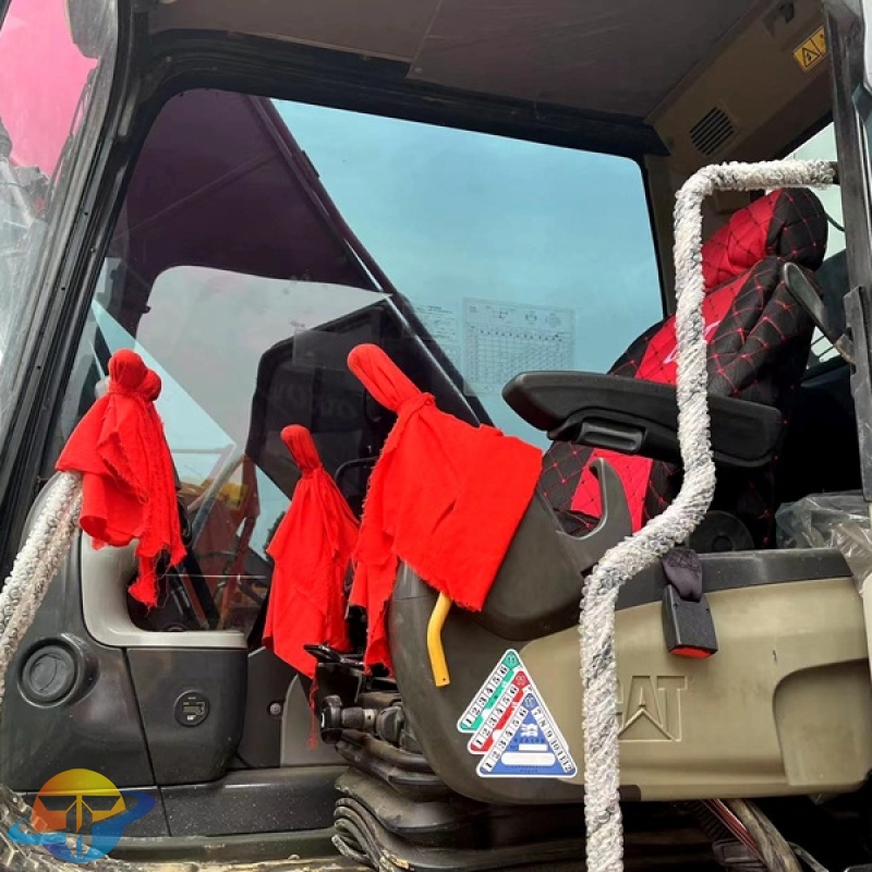 Used Caterpillar CAT320D excavator large engineering equipment for sale at a low price