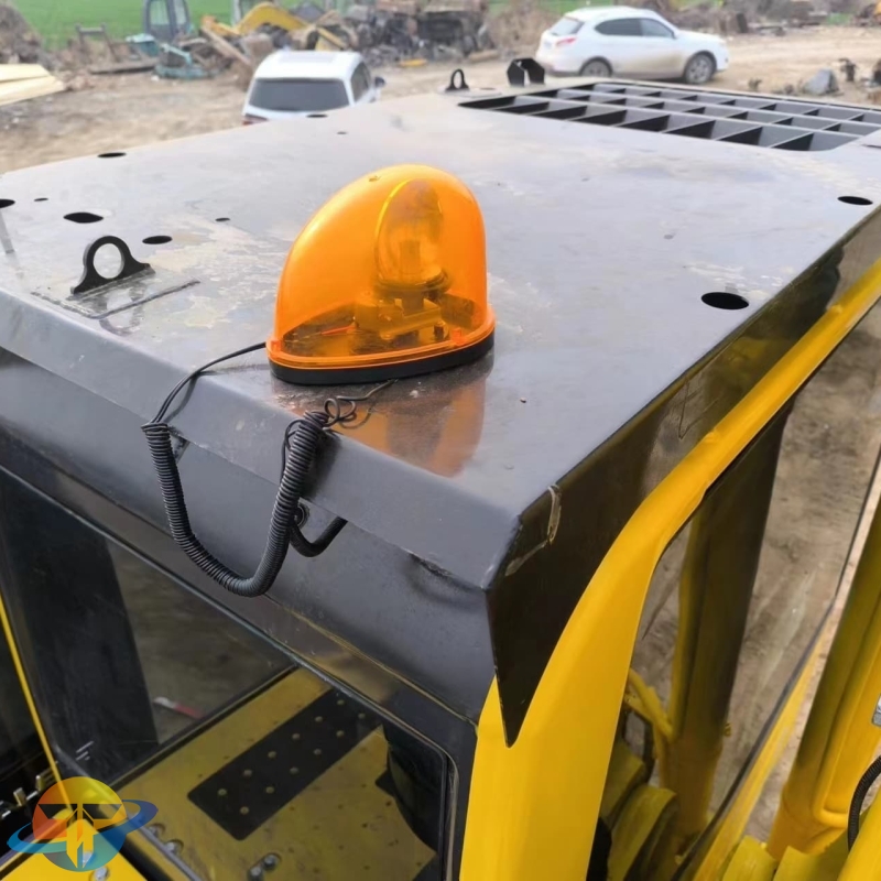 Used heavy equipment Komatsu PC210--8N1 excavator crawler excavator cheap for sale