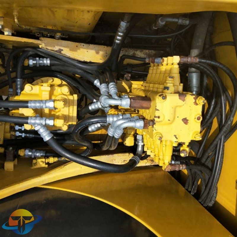 Used Komatsu PC60-7 excavator in good condition and acceptable price