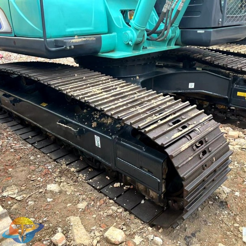Used Kobelco SK200LC-8 excavator large engineering equipment for sale at a low price
