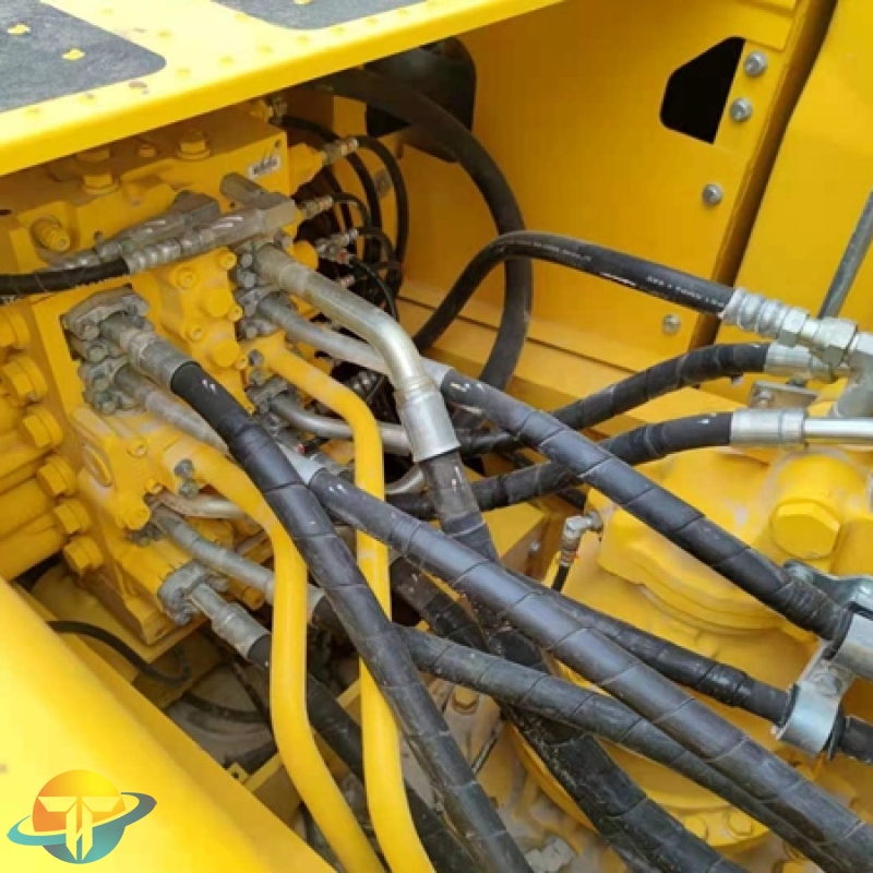 used Komatsu PC220-8 excavator core parts at low price