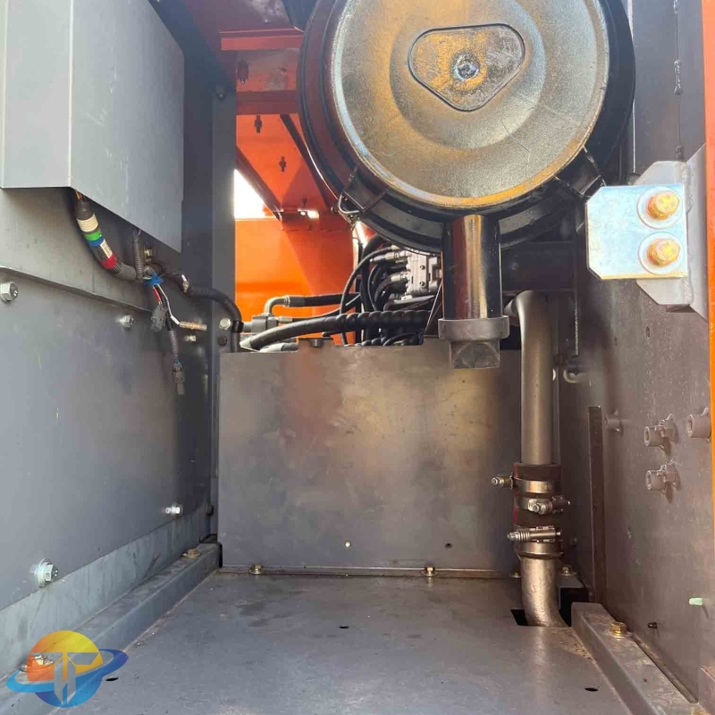 Japan-made Hitachi ZX240 hydraulic crawler excavator used excavator is in stock and is selling well.