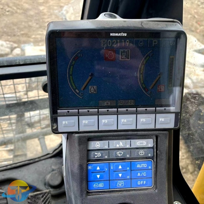 Cheap second-hand Komatsu PC240-8 excavator large equipment is hot selling