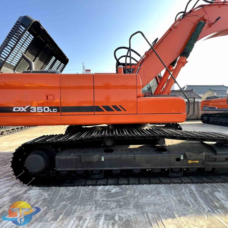 High quality second-hand excavator Doosan DX350LC-9C excavator is hot selling in the whole network with low price and good quality