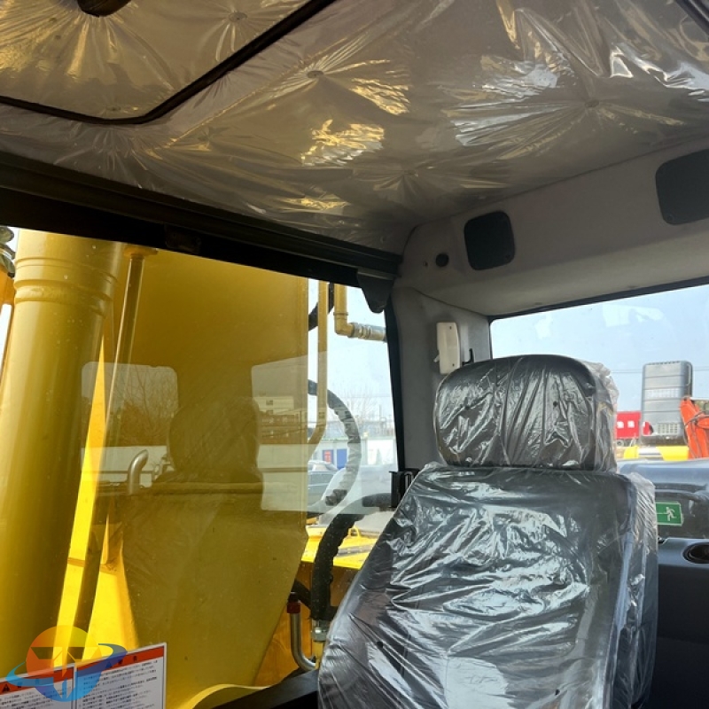 Second hand Komatsu PC240LC-8 excavator original engine excavator high quality