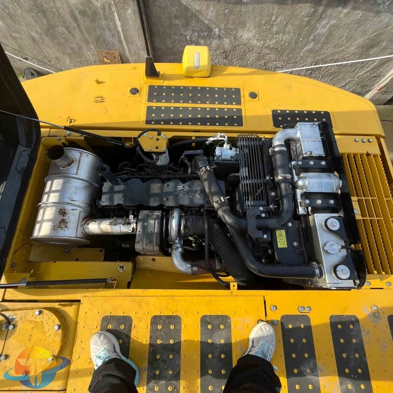 2022 genuine Komatsu PC220-8N1 excavator used construction machinery with good performance for sale.