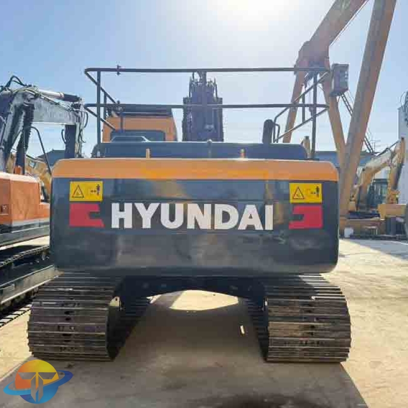 Hot-selling Hyundai HX220S excavator, a used tracked excavator with excellent performance, is available for sale.