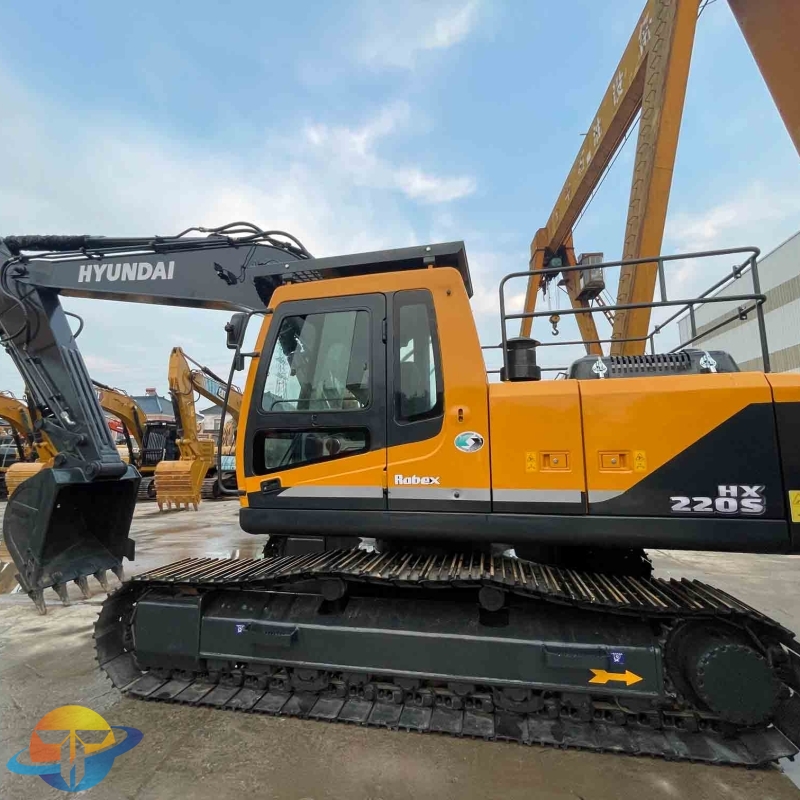 Used Hyundai 220s excavator are hot on the market. They are refurbished and can be delivered to any country.