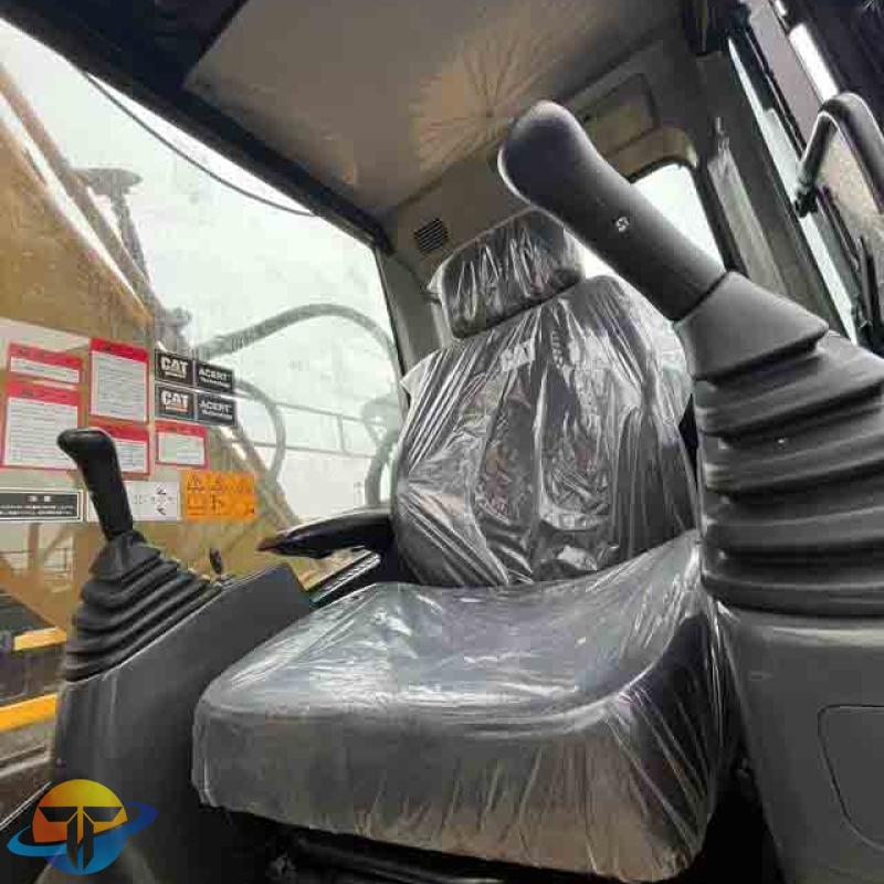 Caterpillar CAT320D2L excavator with C7 engine: High fuel efficiency, low maintenance costs, and available for sale.