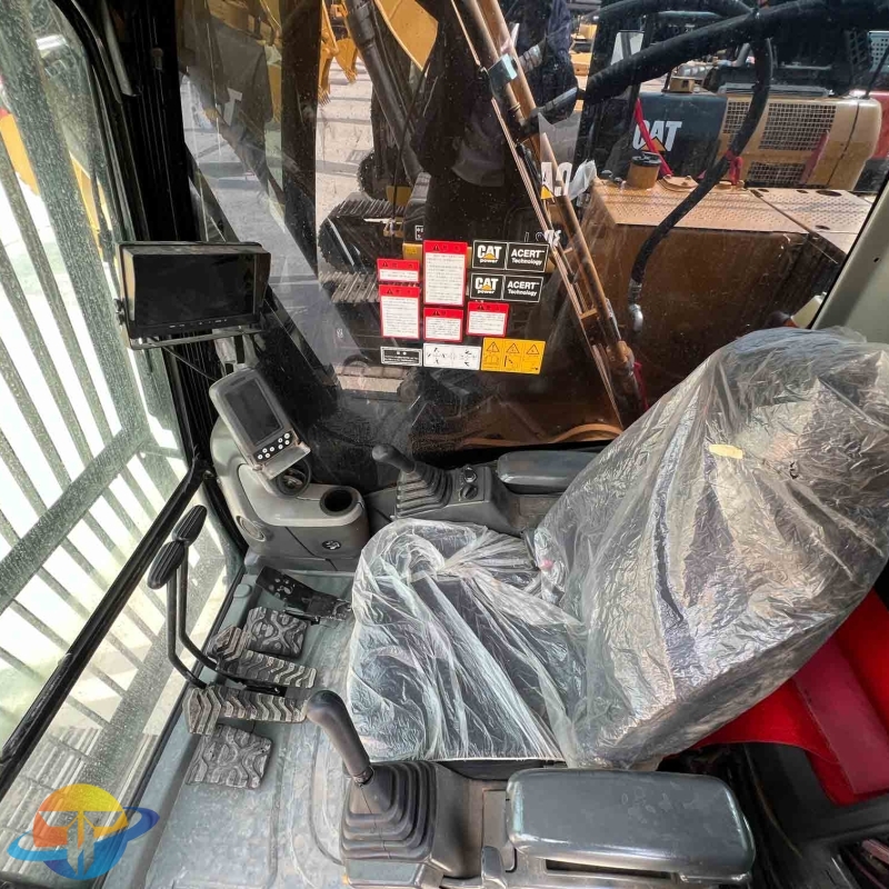 Famous excavator brand Caterpillar used excavator CAT323D2L excavator now for sale with high quality